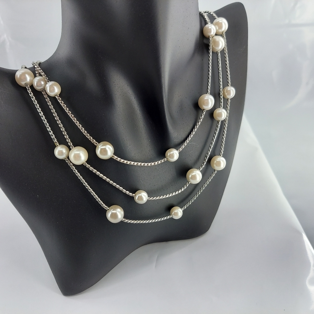 Stationary Pearls Necklace